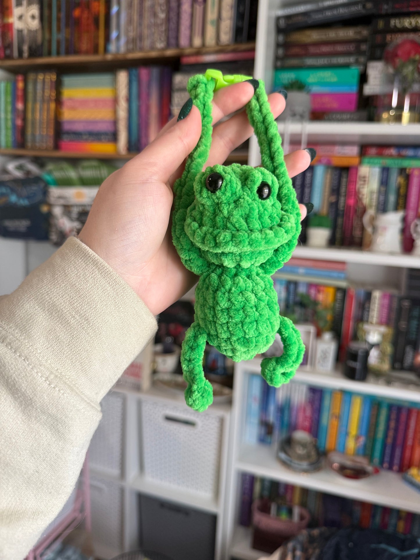 Frog buckle buddy