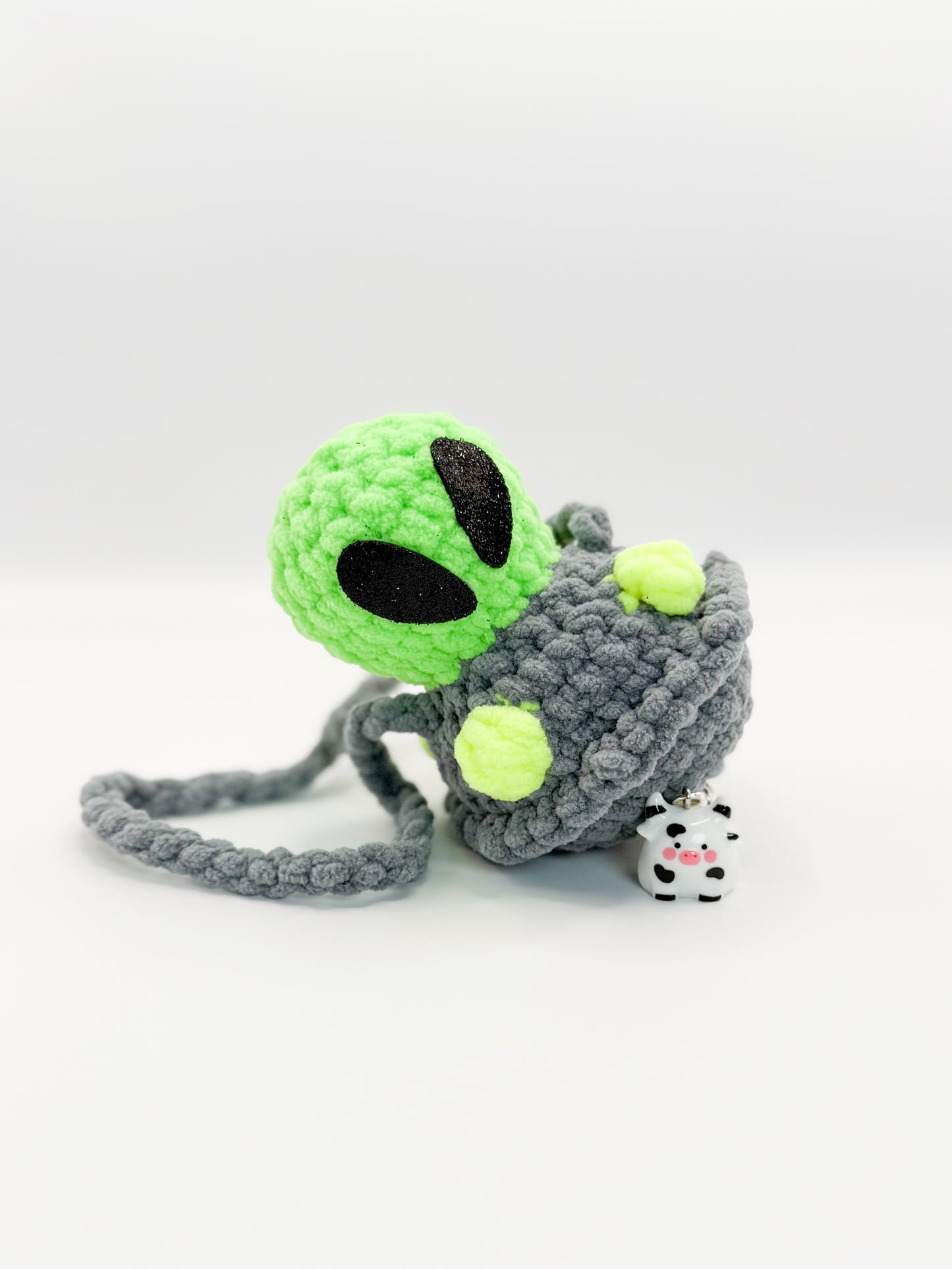 Alien saucer crochet pattern no sew beginner amigurumi car hanger flying saucer