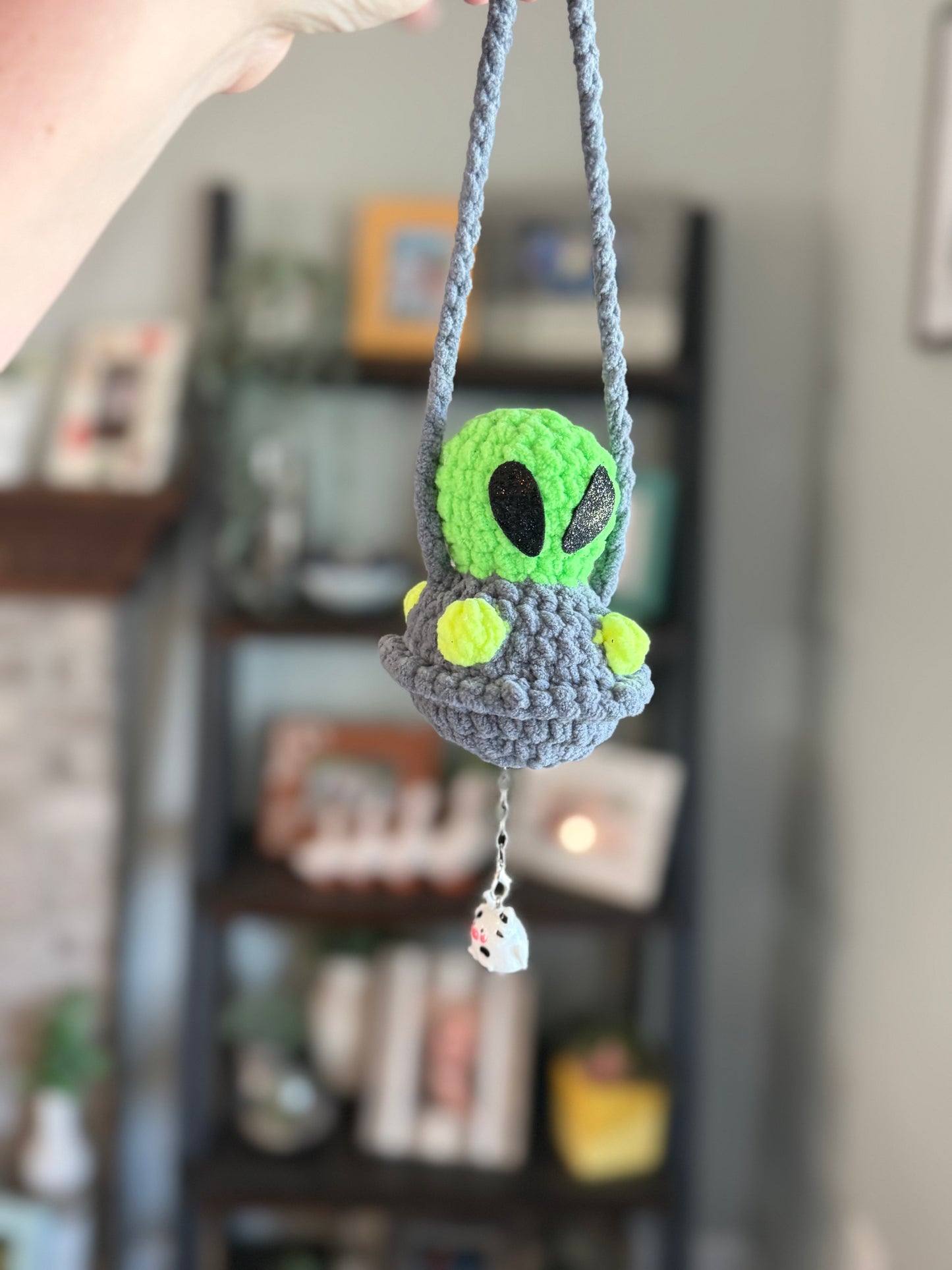 Alien saucer crochet pattern no sew beginner amigurumi car hanger flying saucer
