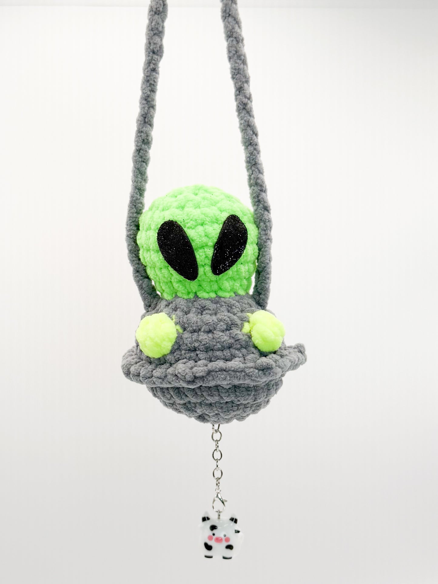 Alien saucer crochet pattern no sew beginner amigurumi car hanger flying saucer
