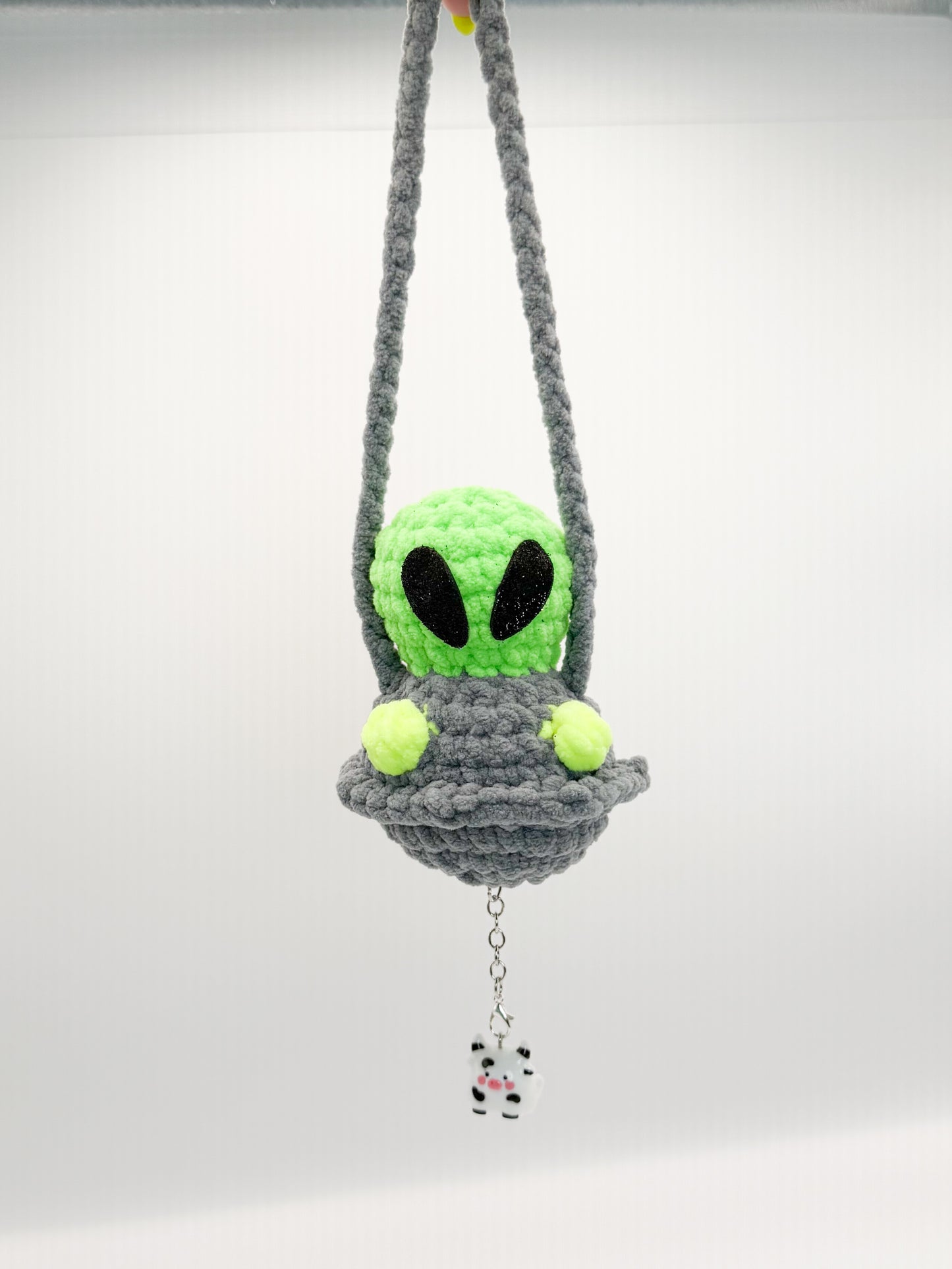Alien saucer crochet pattern no sew beginner amigurumi car hanger flying saucer