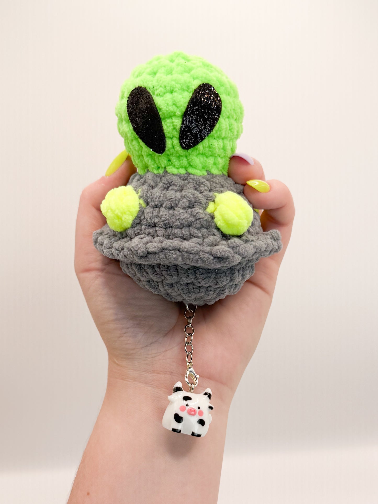Alien saucer crochet pattern no sew beginner amigurumi car hanger flying saucer